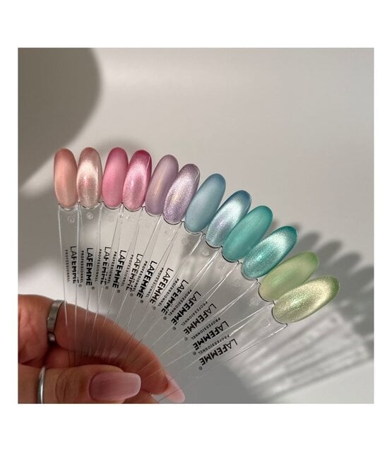 Cat eye nails zijn beautytrend voorjaar 2026